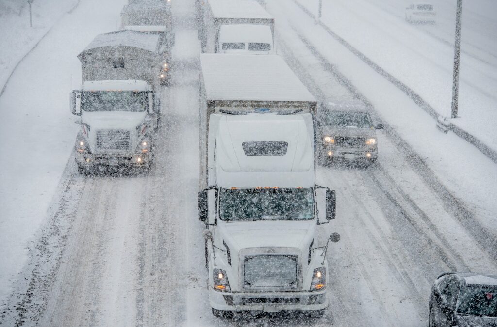 trucks-and-cars-driving-in-snowy-weather